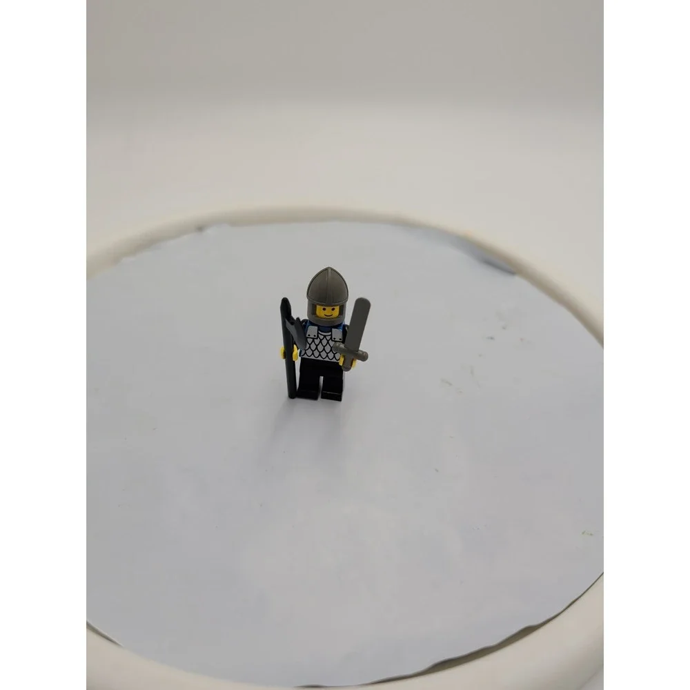 LEGO Castle‎ Black Knights Scale Mail Minifigure cas142 Blue Cape Gray Helmet